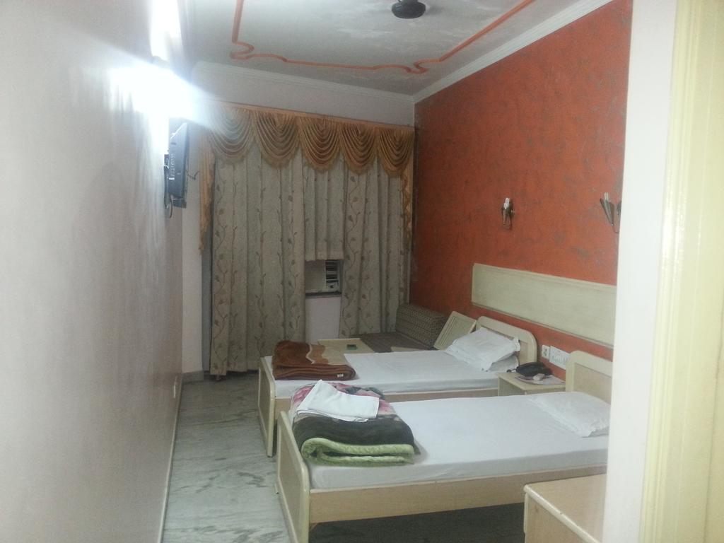 Hotel Royale Paradise Noida Bilik gambar